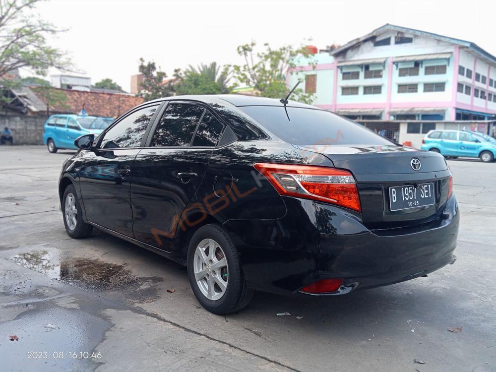 Mobil Toyota Limo 2014