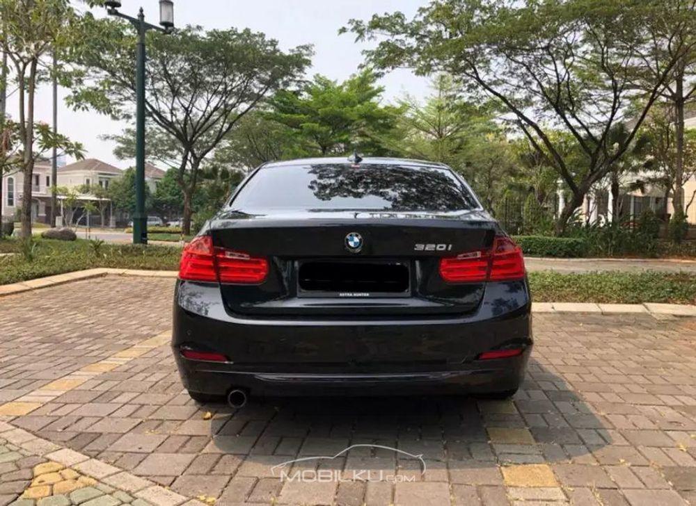 Mobil BMW 3 Series 2015