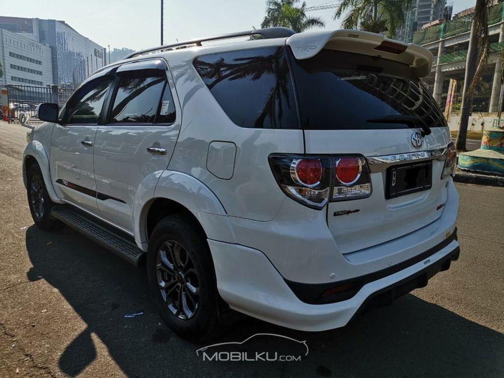 Mobil Toyota Fortuner 2015