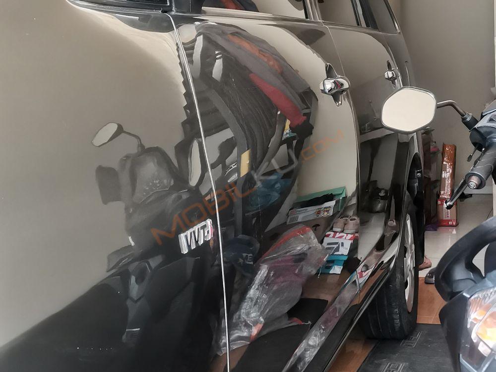 Mobil Toyota Kijang Innova 2009