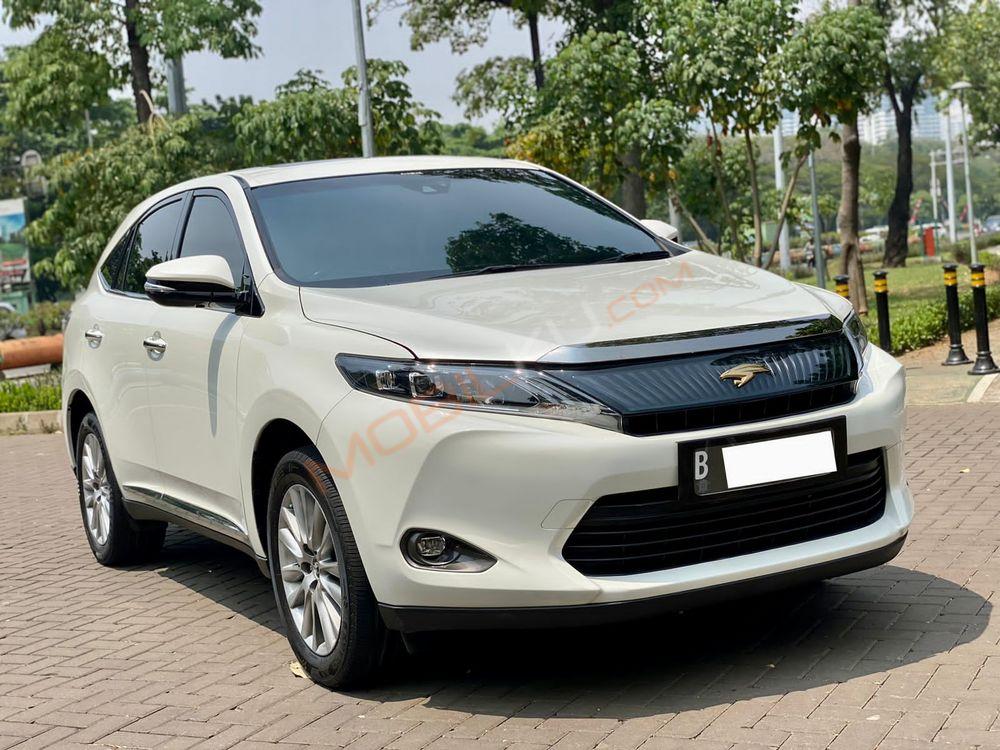 Mobil Toyota Harrier 2015