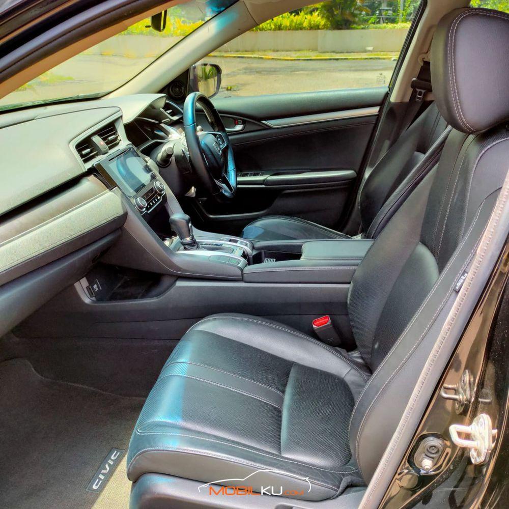 Mobil Honda Civic Sedan 2016
