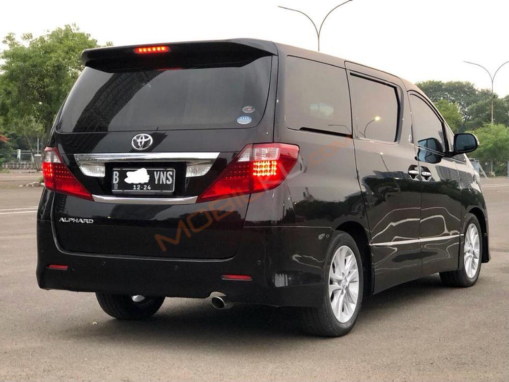 Mobil Toyota Alphard 2009