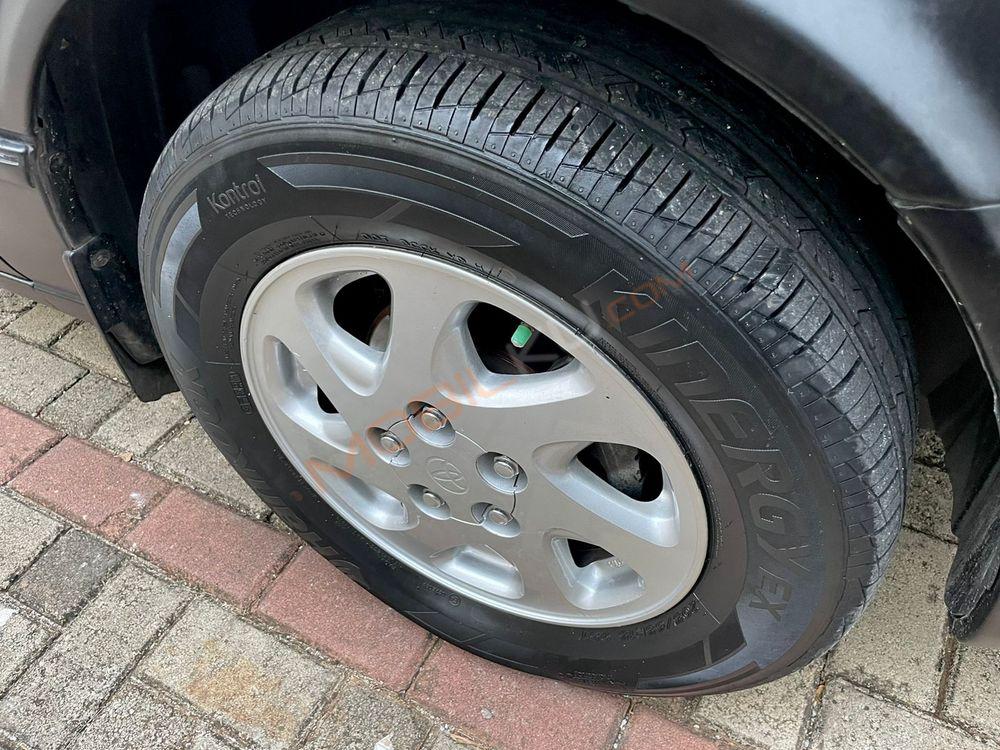 Mobil Toyota Camry 2000