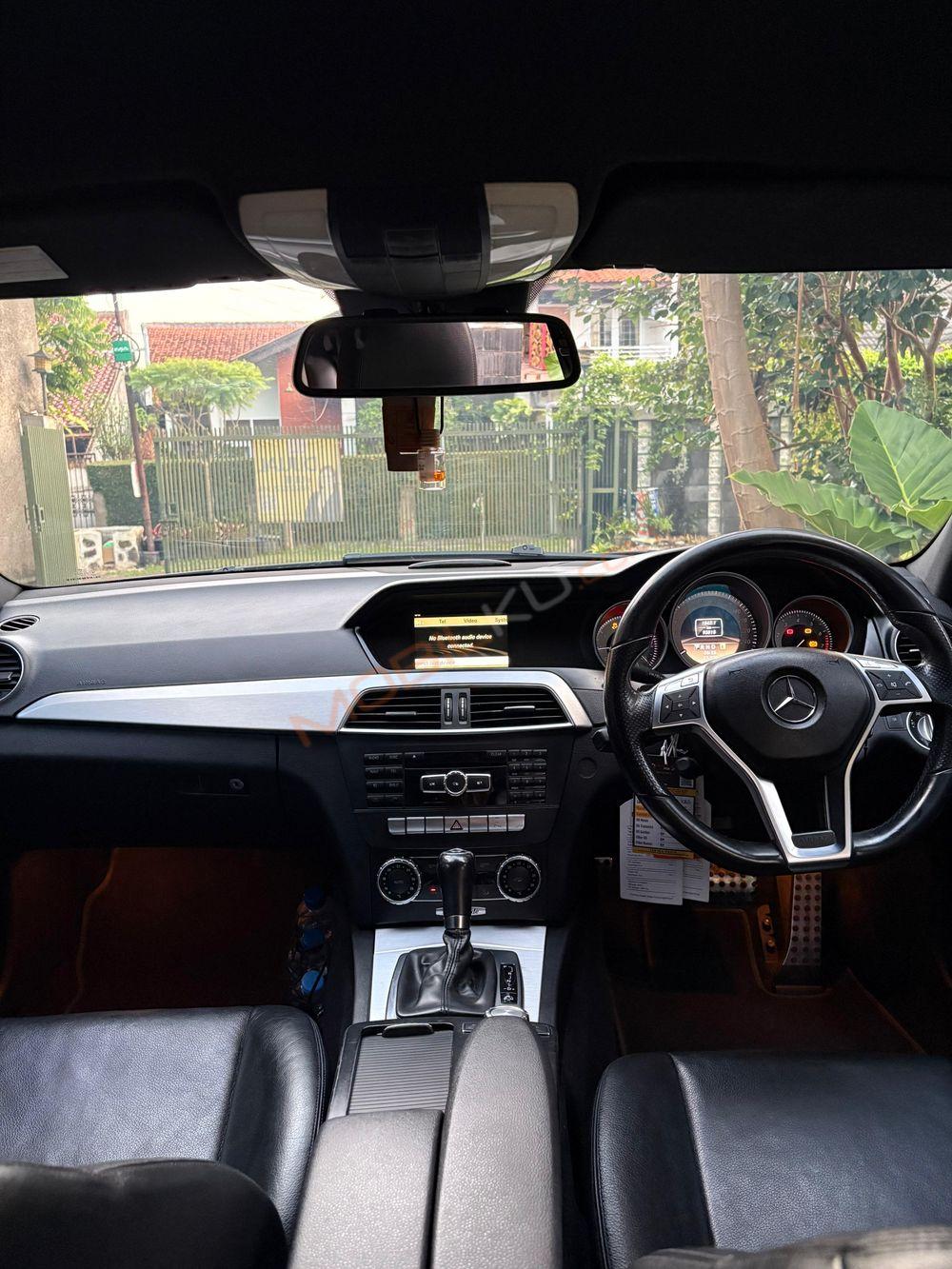 Mobil Mercedes-Benz C-Class 2011