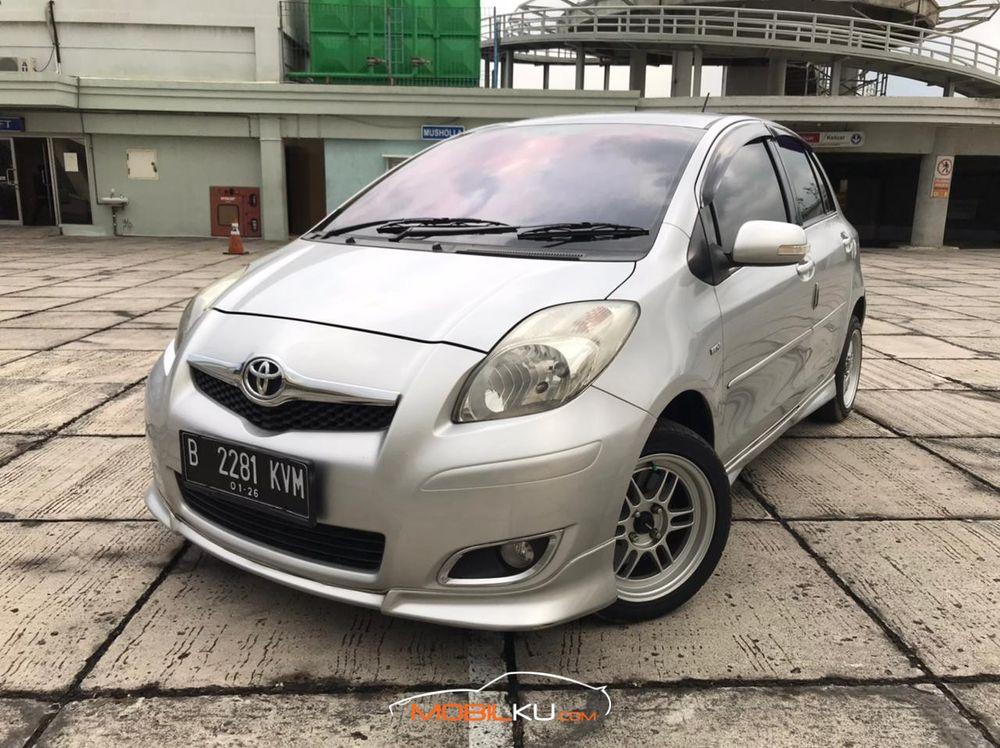 Mobil Toyota Yaris 2010