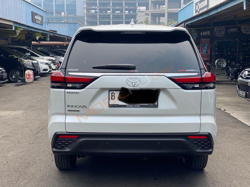 Mobil Toyota Kijang Innova 2023