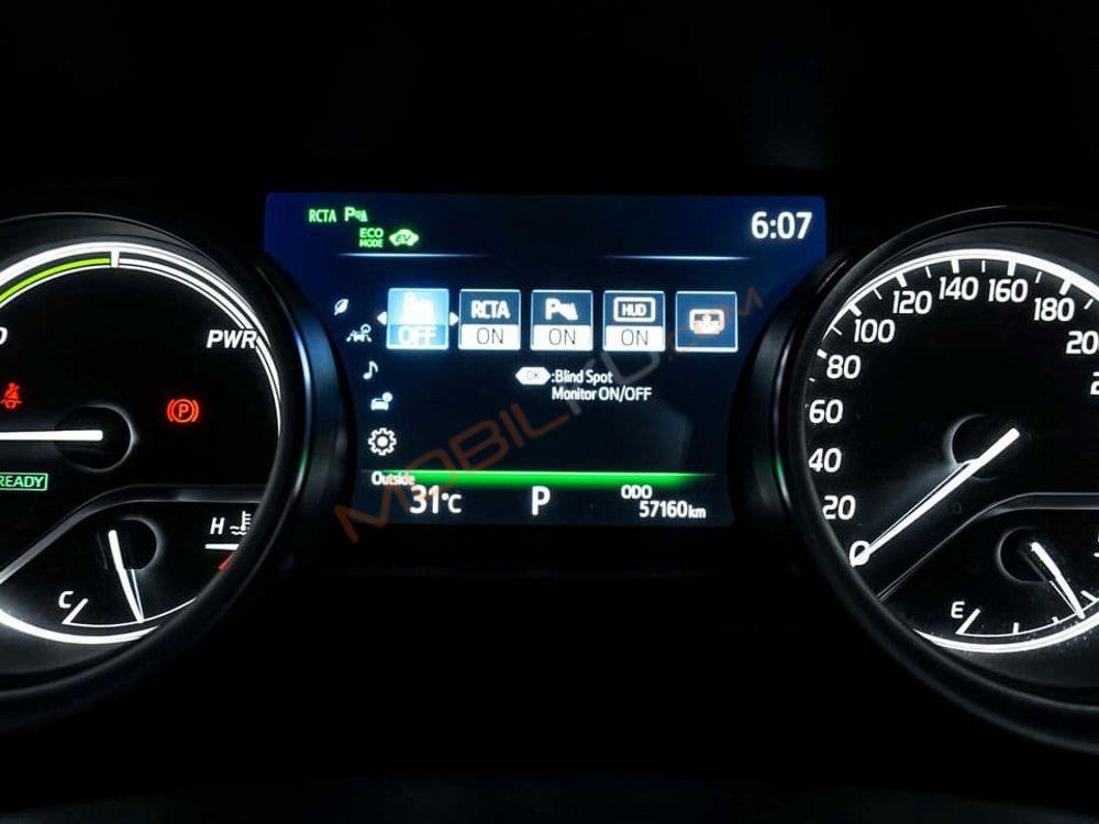 Mobil Toyota Camry 2022