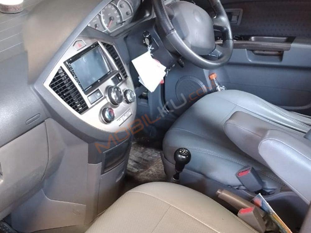 Mobil Kia Carens 2005