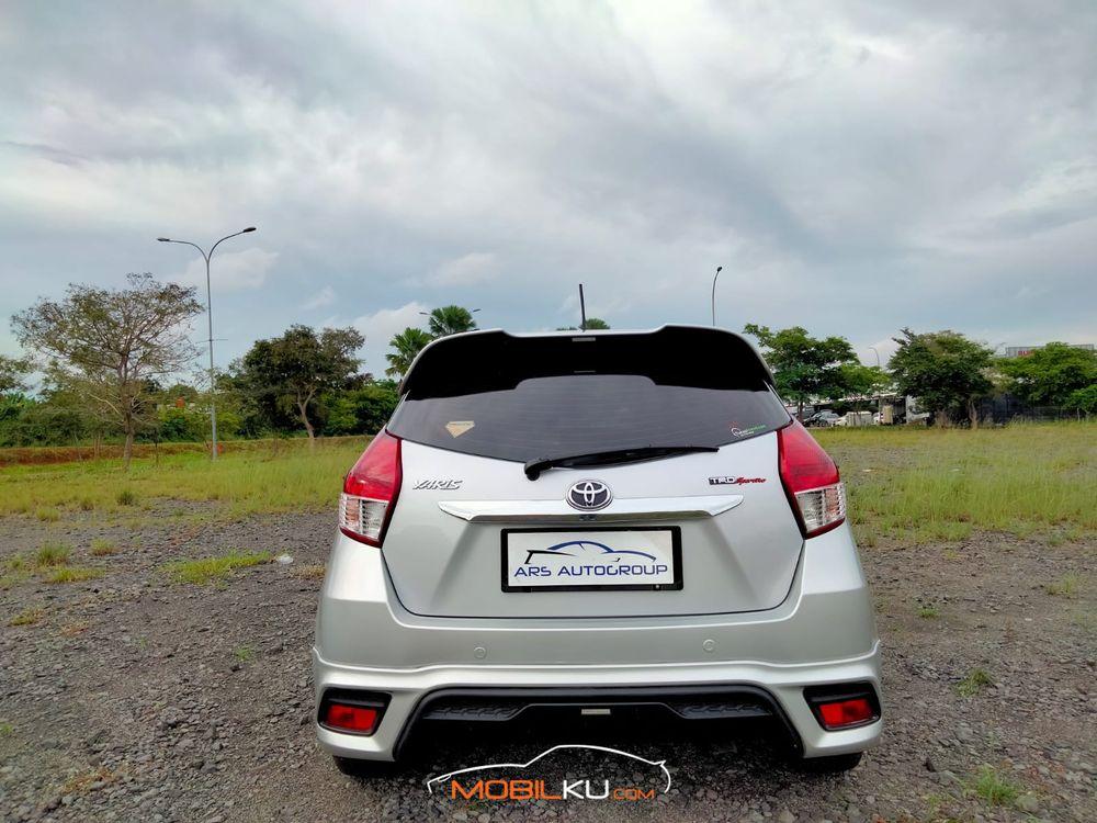 Mobil Toyota Yaris 2016