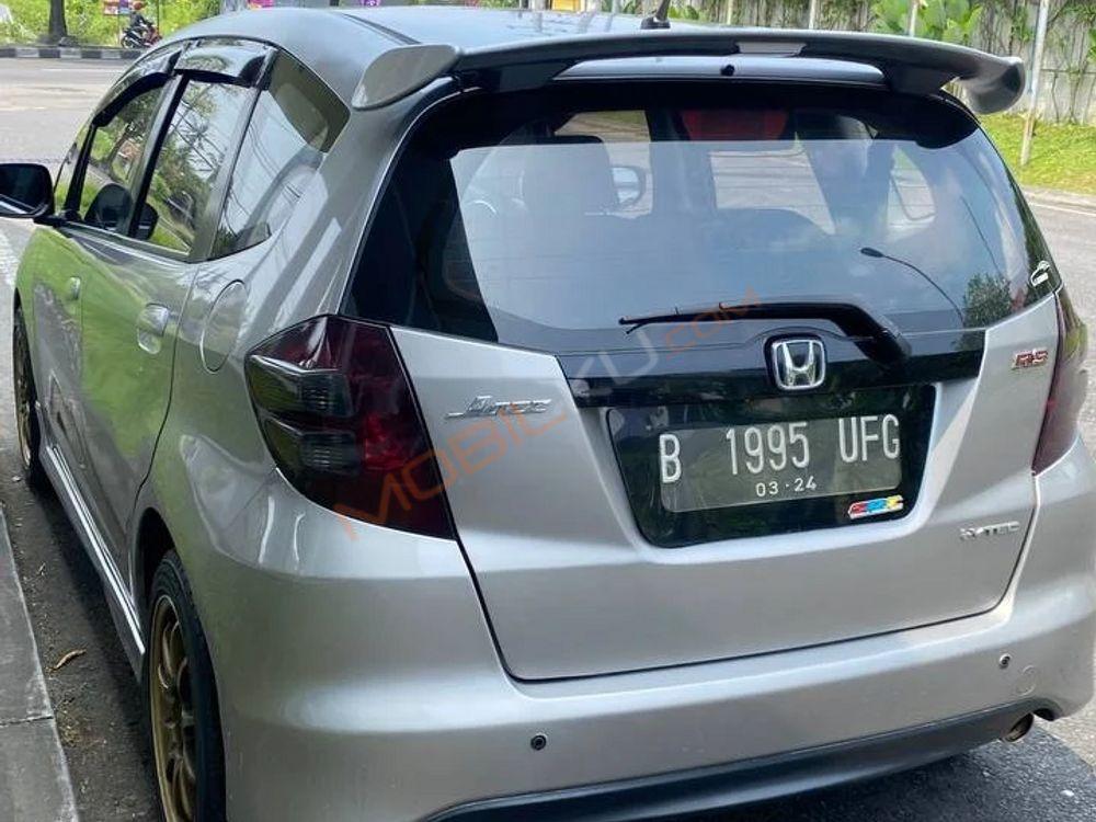 Mobil Honda Jazz 2009