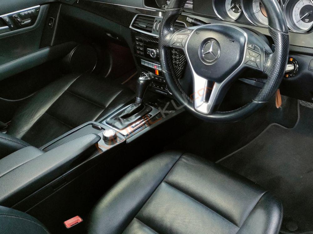 Mobil Mercedes-Benz C-Class 2011