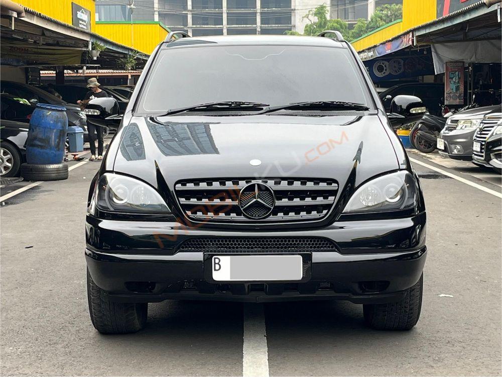 Mobil Mercedes-Benz ML 2002