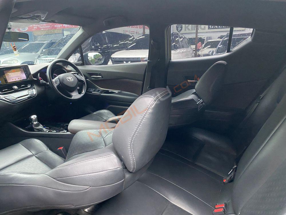 Mobil Toyota C-HR 2021