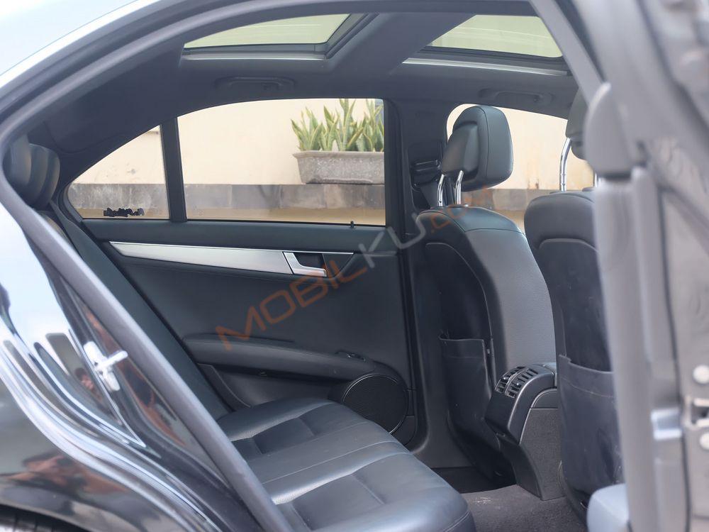Mobil Mercedes-Benz C-Class 2012