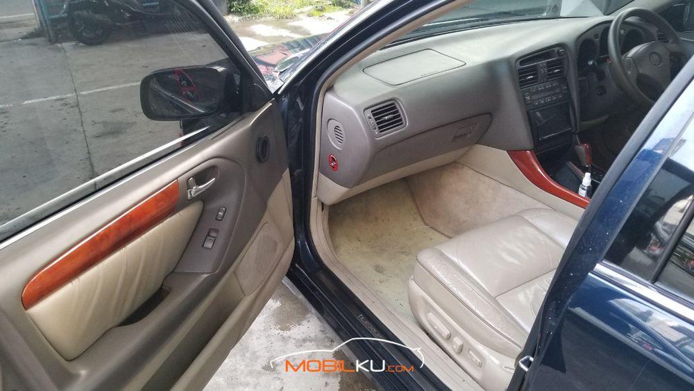 Mobil Lexus GS 2000