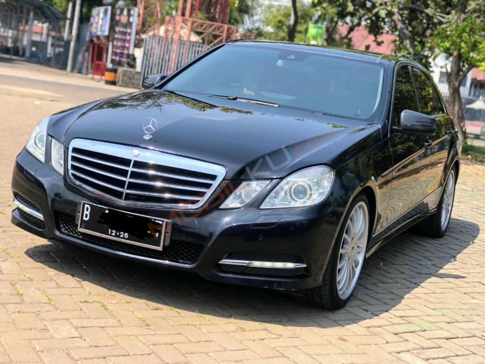 Mobil Mercedes-Benz E-Class 2011