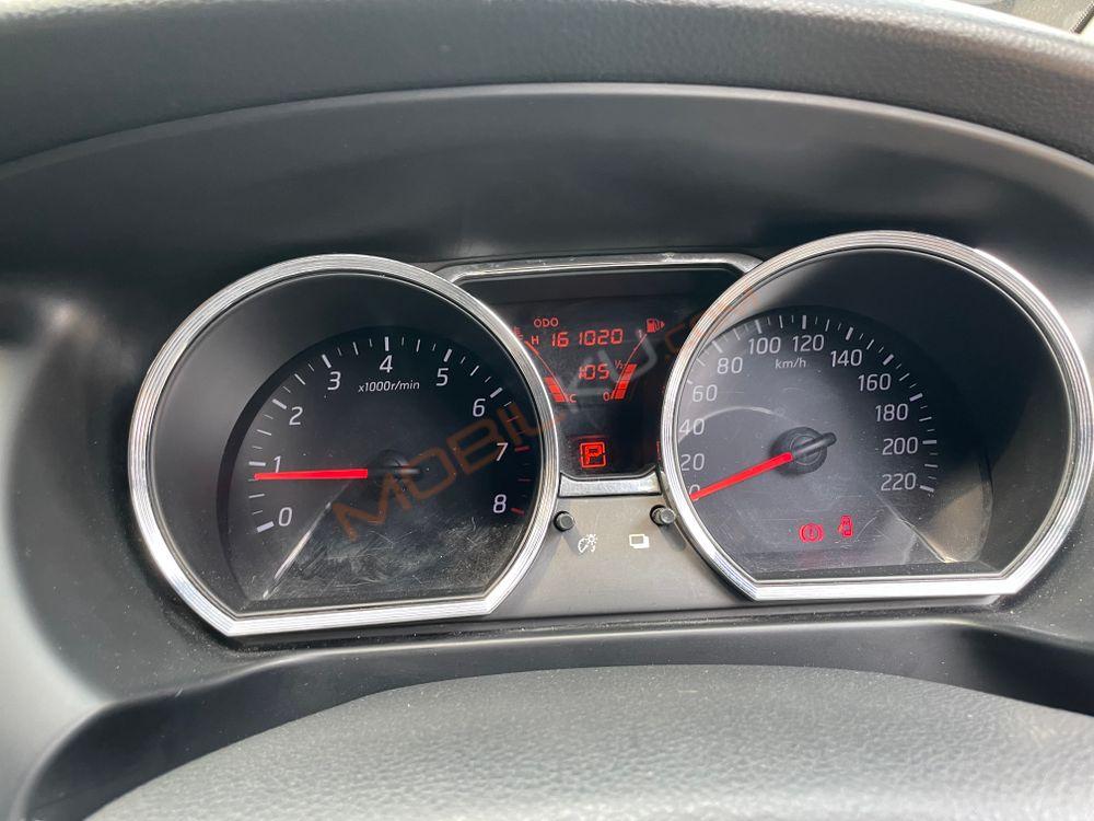 Mobil Nissan Livina 2015