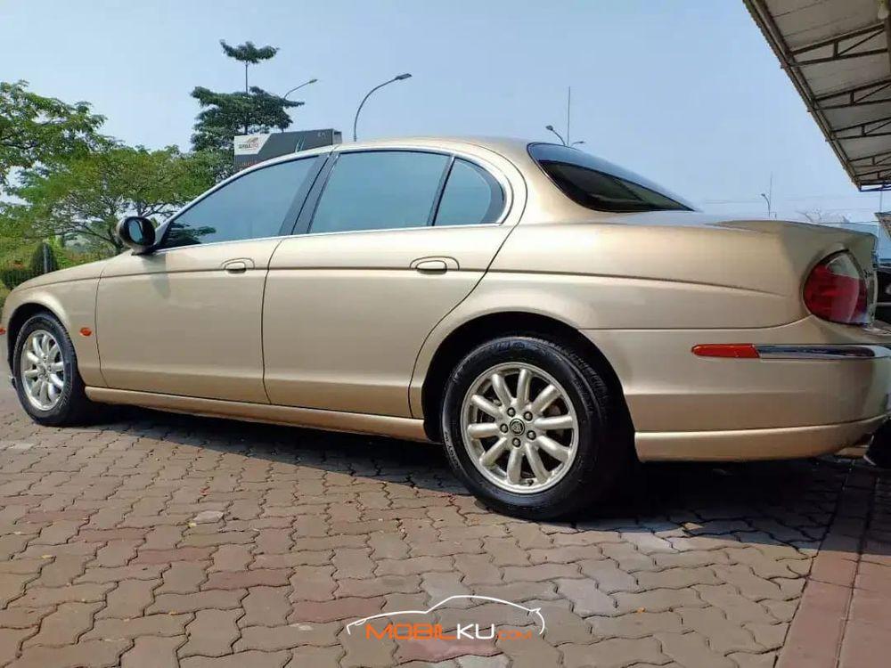 Mobil Jaguar S-Type 2003