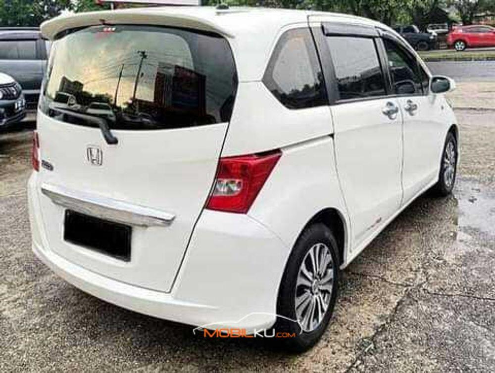 Mobil Honda Freed 2012