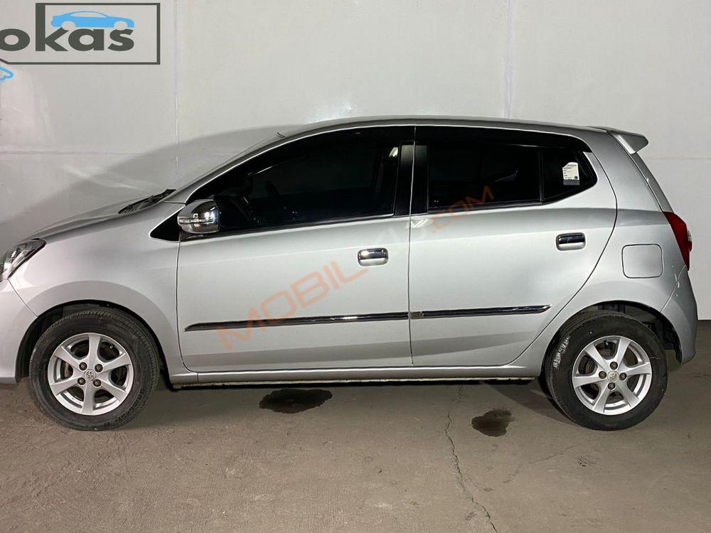 Mobil Toyota Agya 2015