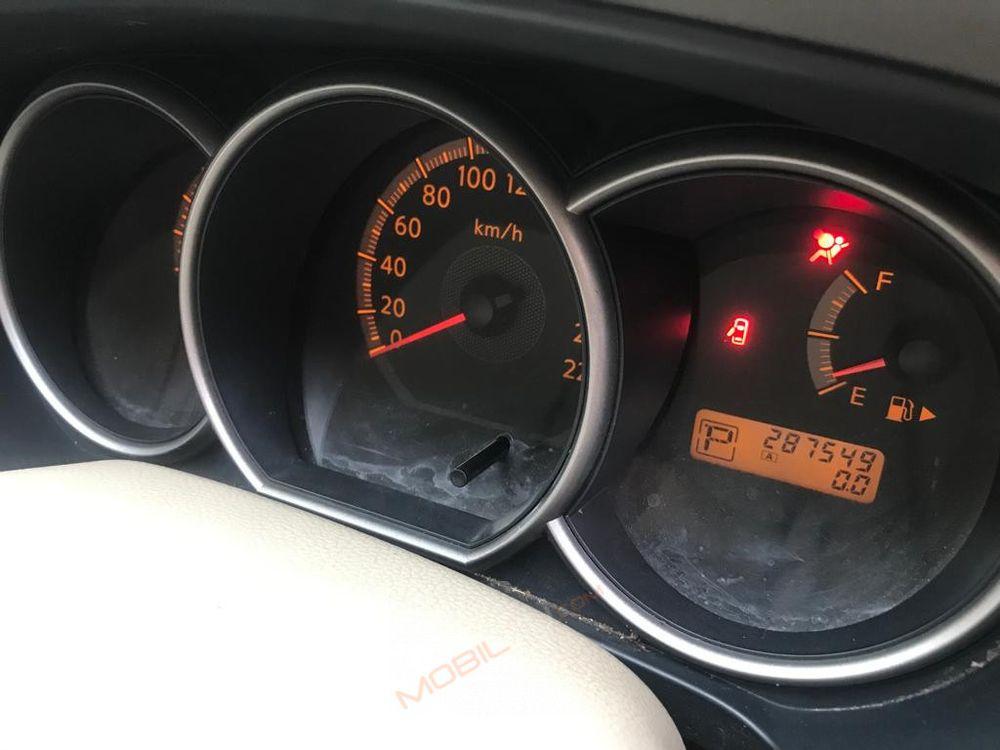 Mobil Nissan Grand Livina 2007