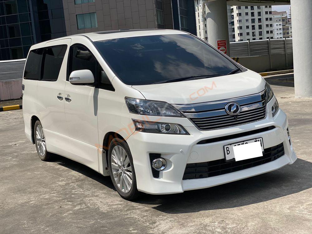 Mobil Toyota Vellfire 2014