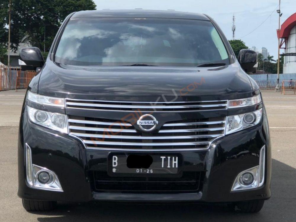 Mobil Nissan Elgrand 2013