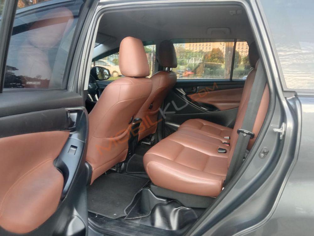 Mobil Toyota Kijang Innova 2020