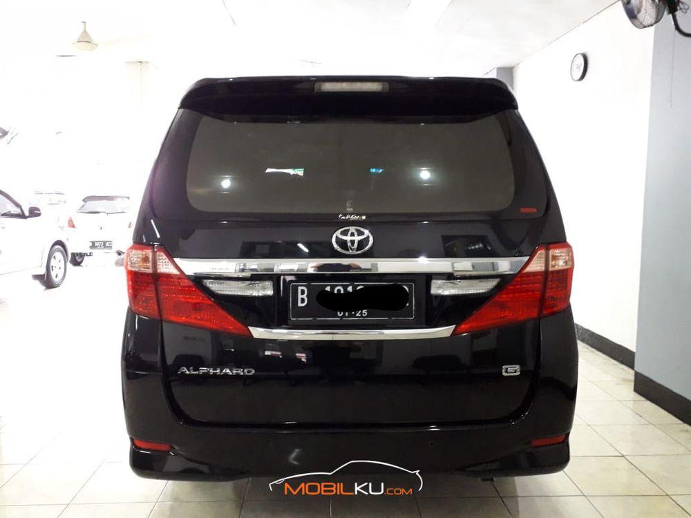 Mobil Toyota Alphard 2014