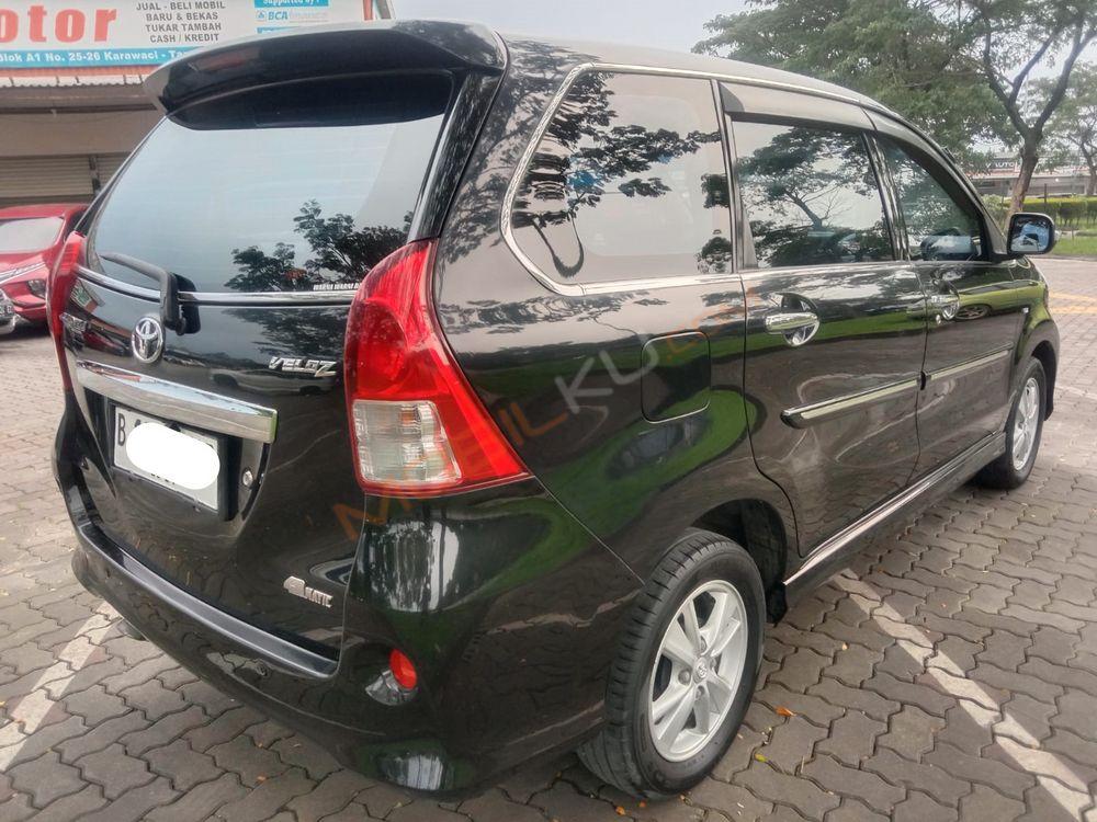 Mobil Toyota Avanza 2014