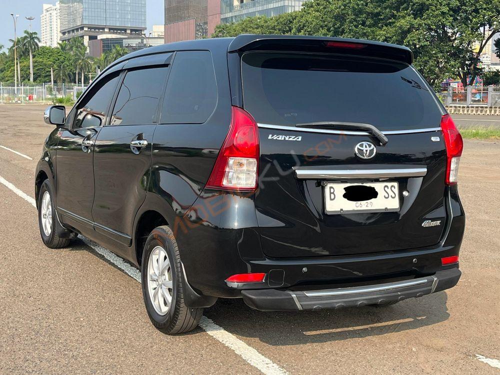 Mobil Toyota Avanza 2014