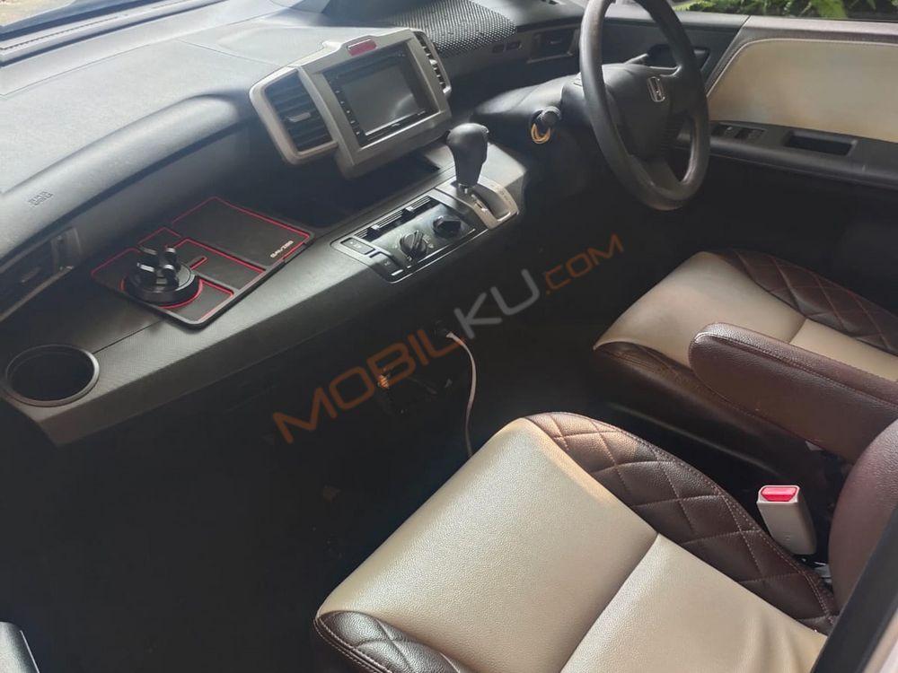 Mobil Honda Freed 2013