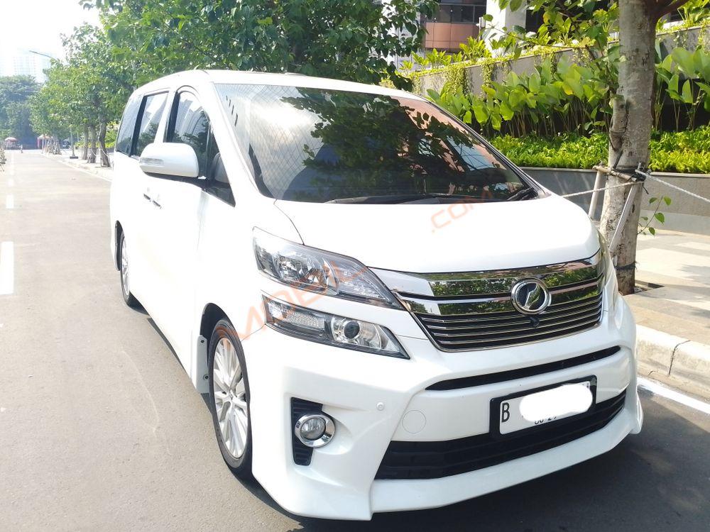 Mobil Toyota Vellfire 2014