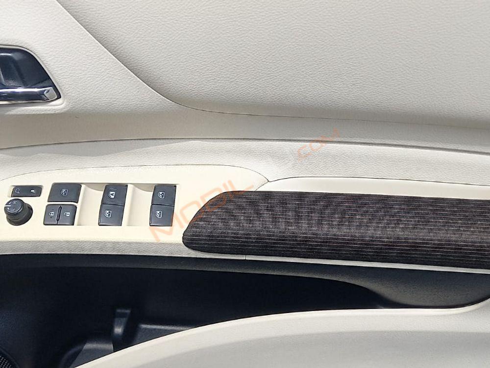 Mobil Toyota Sienta 2016