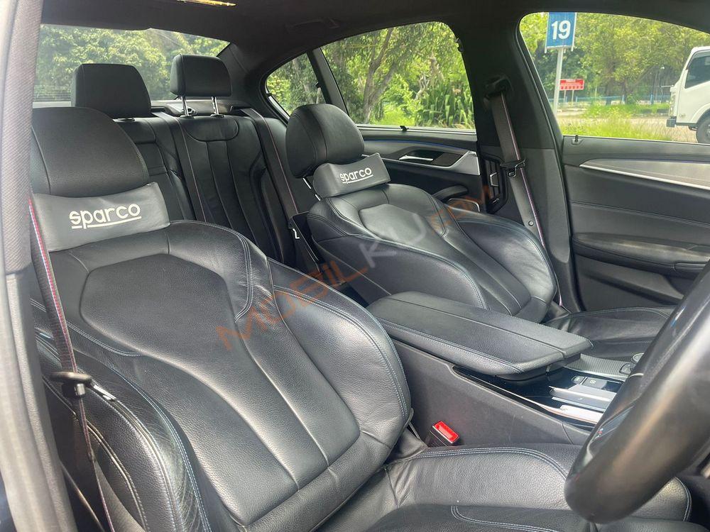 Mobil BMW 5 Series 2022