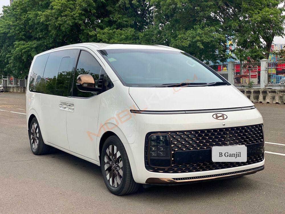 Mobil Hyundai Staria 2022