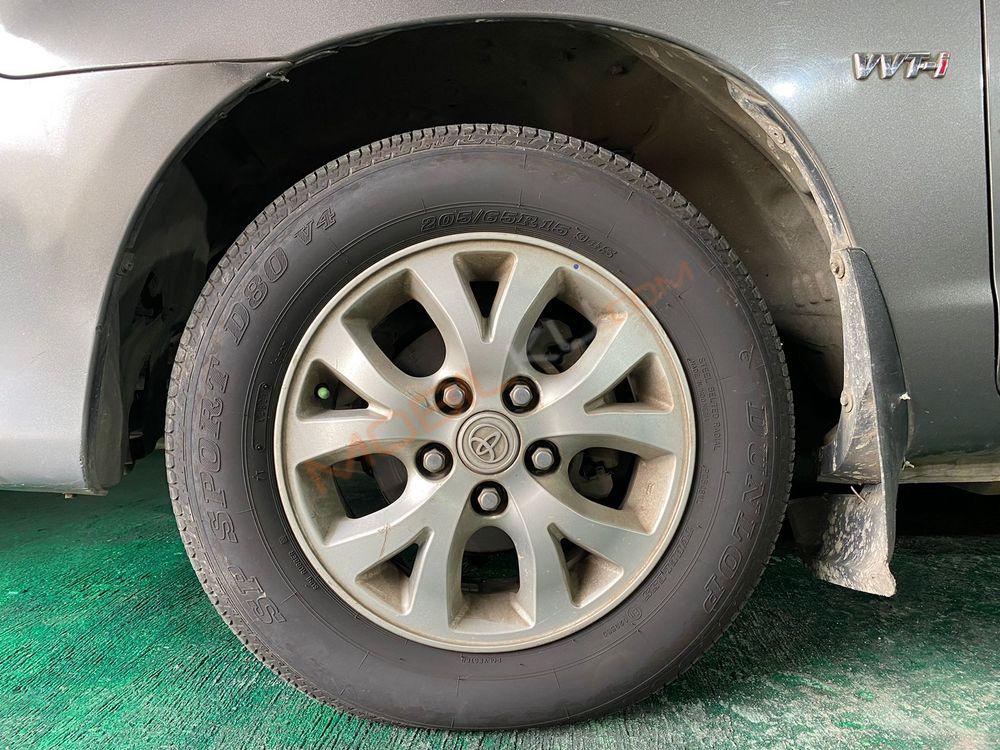 Mobil Toyota Kijang Innova 2010