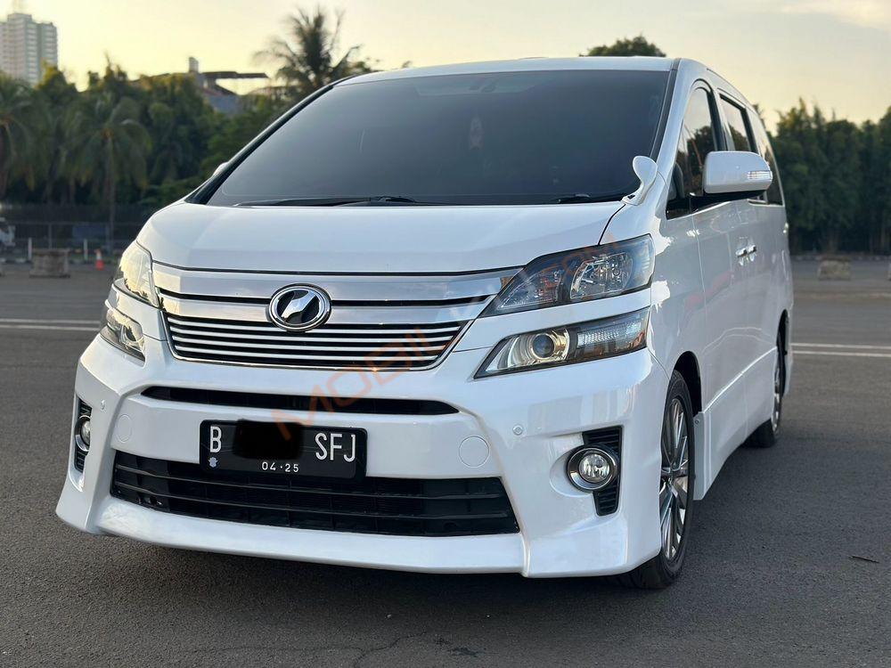 Mobil Toyota Vellfire 2015