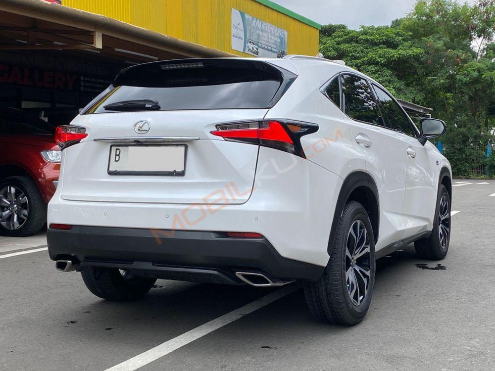 Mobil Lexus NX 2016