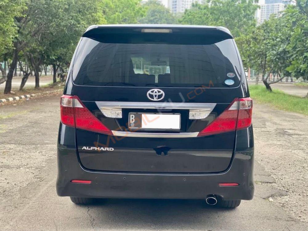 Mobil Toyota Alphard 2009