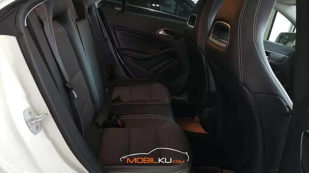 Mobil Mercedes-Benz CLA 2016