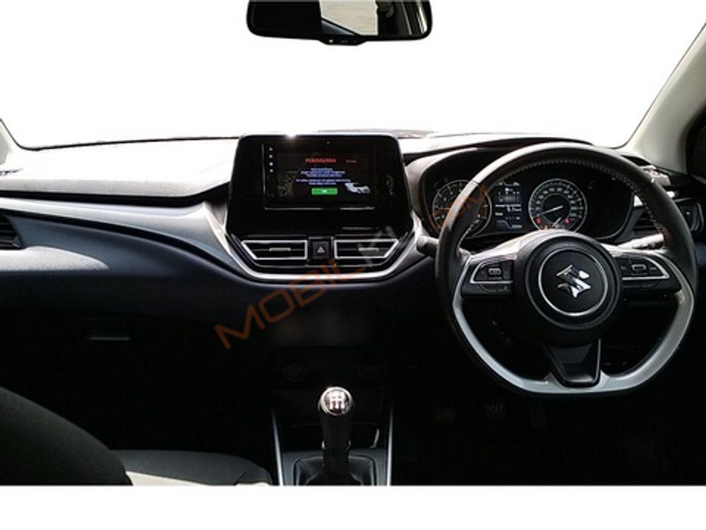 Mobil Suzuki Baleno 2022