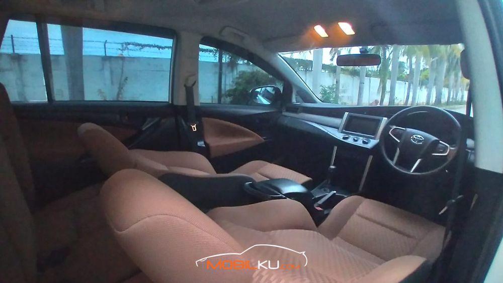 Mobil Toyota Kijang Innova 2017
