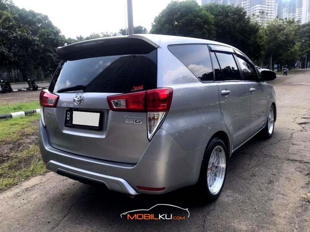 Mobil Toyota Kijang Innova 2016