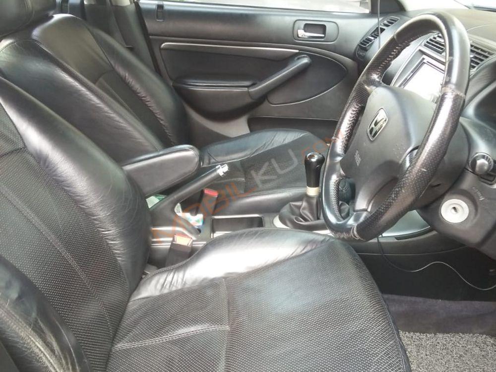 Mobil Honda Civic Sedan 2004