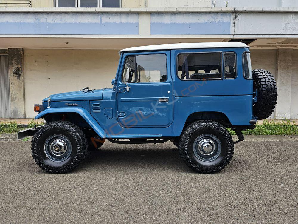 Mobil Toyota Land Cruiser 1995