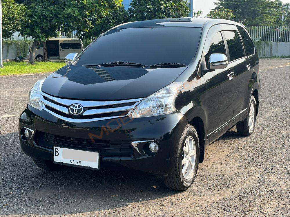 Mobil Toyota Avanza 2014
