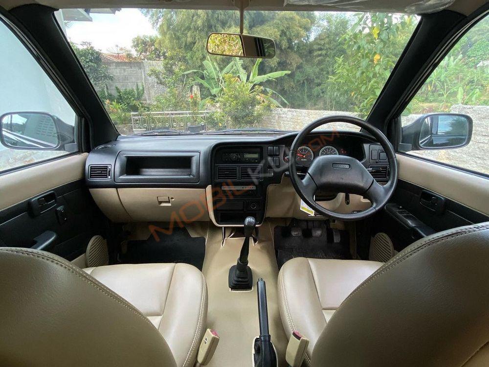 Mobil Isuzu Panther 2014
