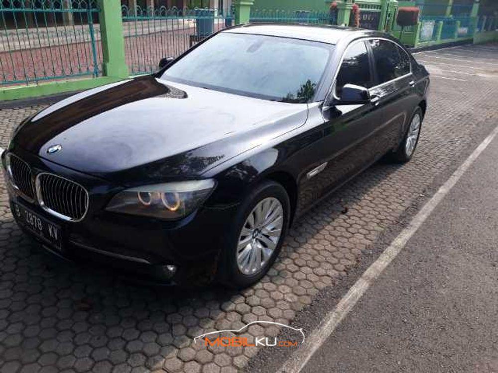 Mobil BMW 7 Series 2011